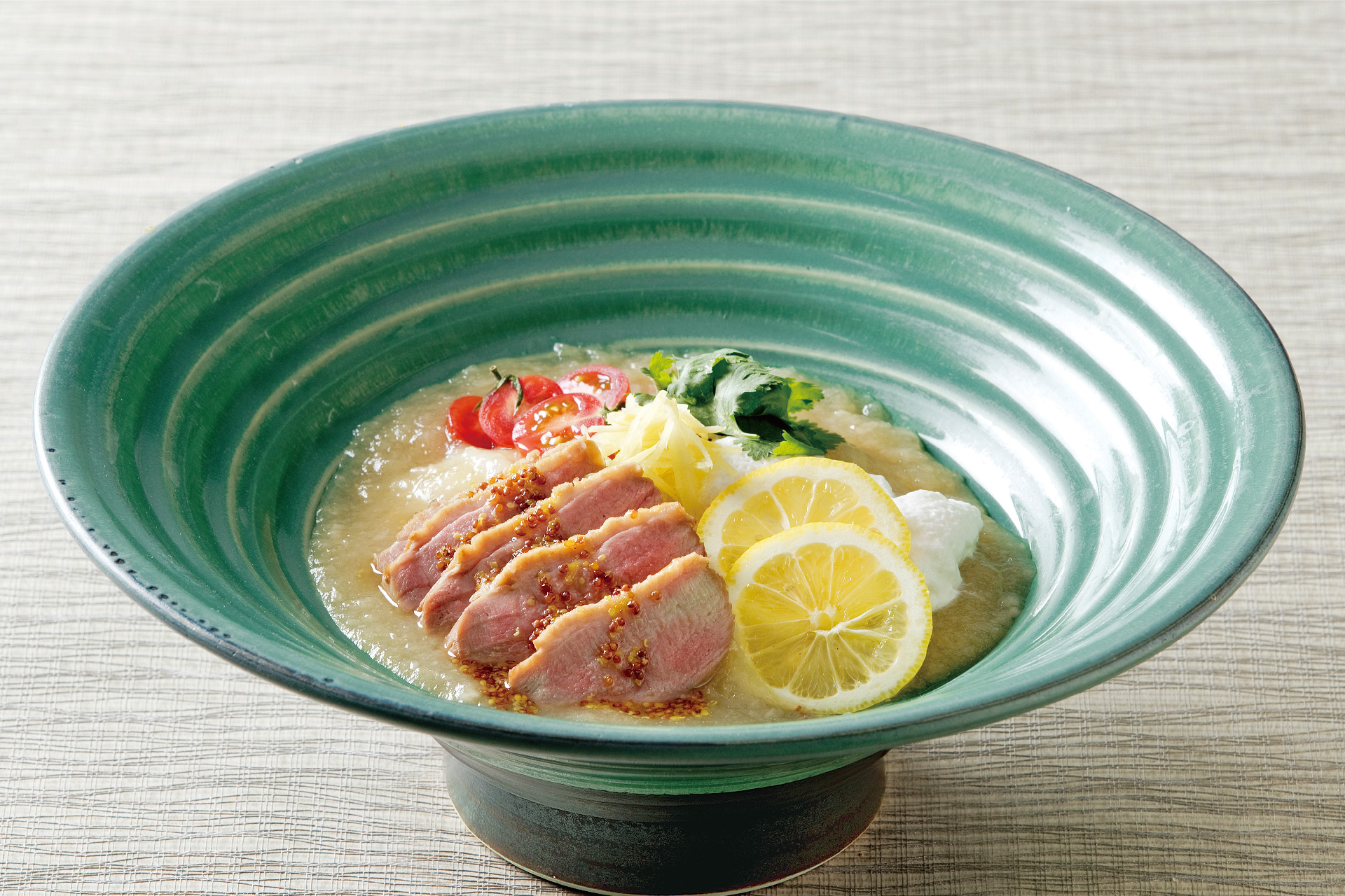 鴨ジュレと鶏出汁ムースのおうどん									