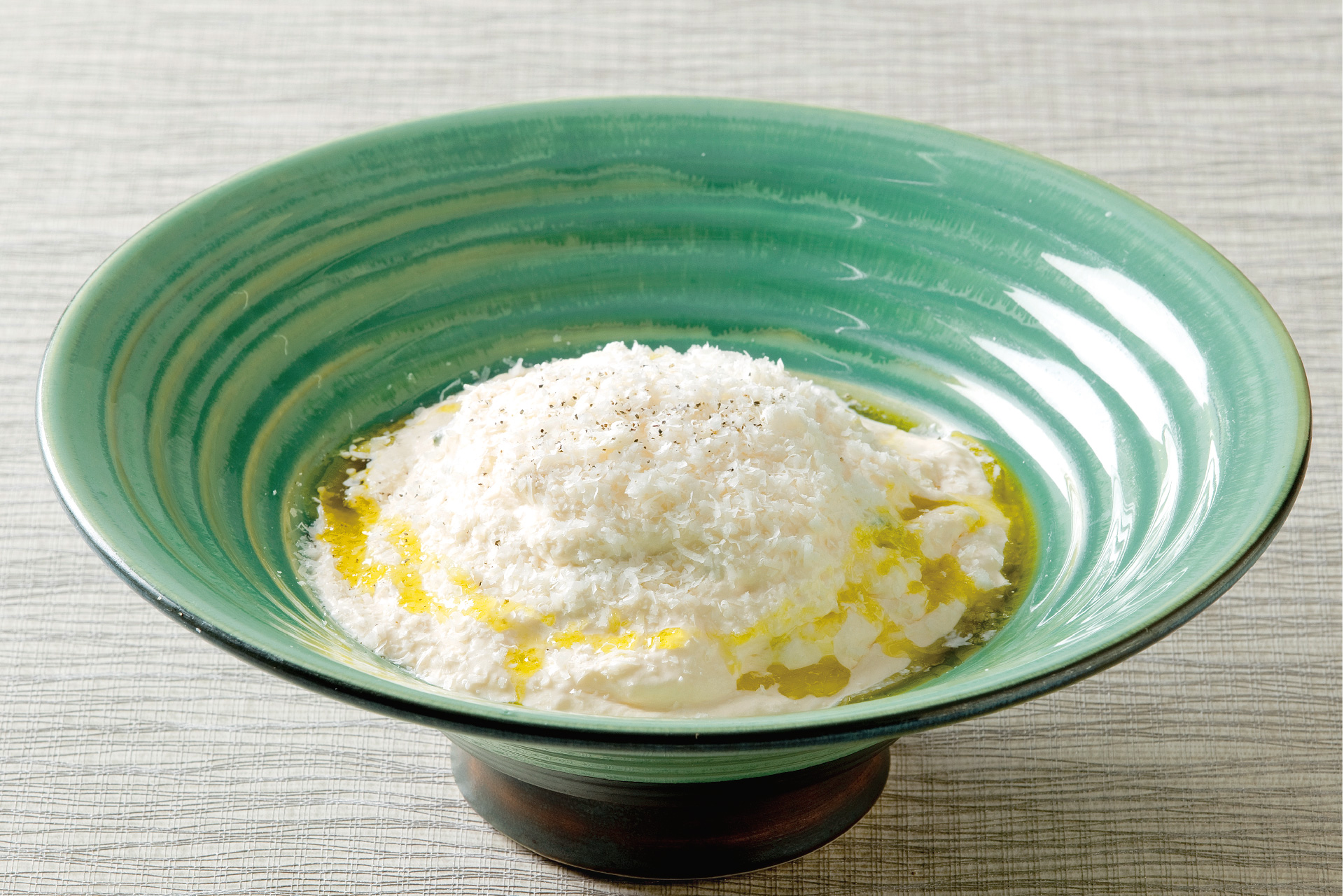 25夏_うどん_軽_チーズエスプーマ_生ハムシーザーサラダのおうどん