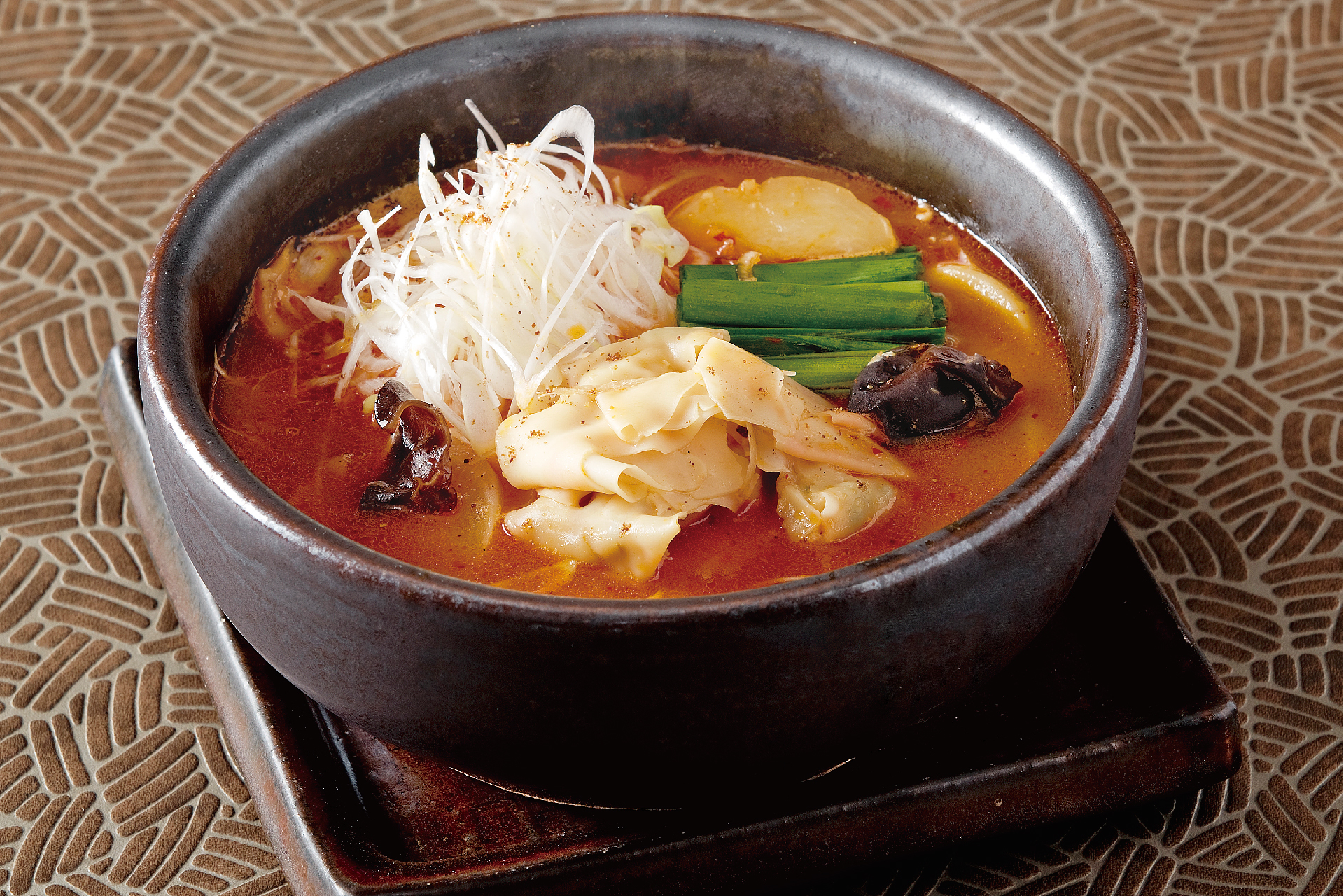 25冬_うどん_名古屋コーチン雲呑 旨辛発酵麻辣のおうどん