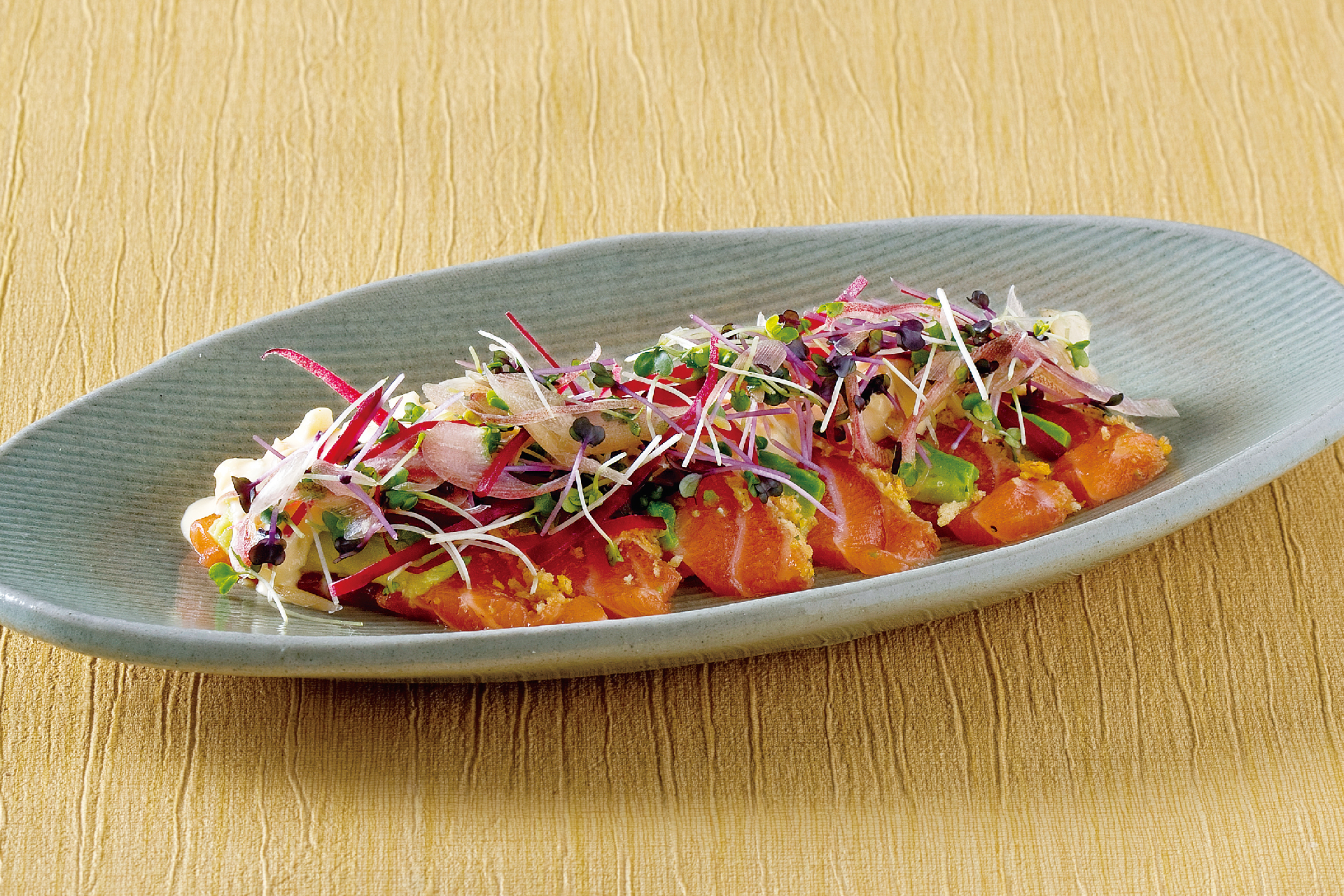 25冬_逸品_サーモンとアボカド タルタルソース