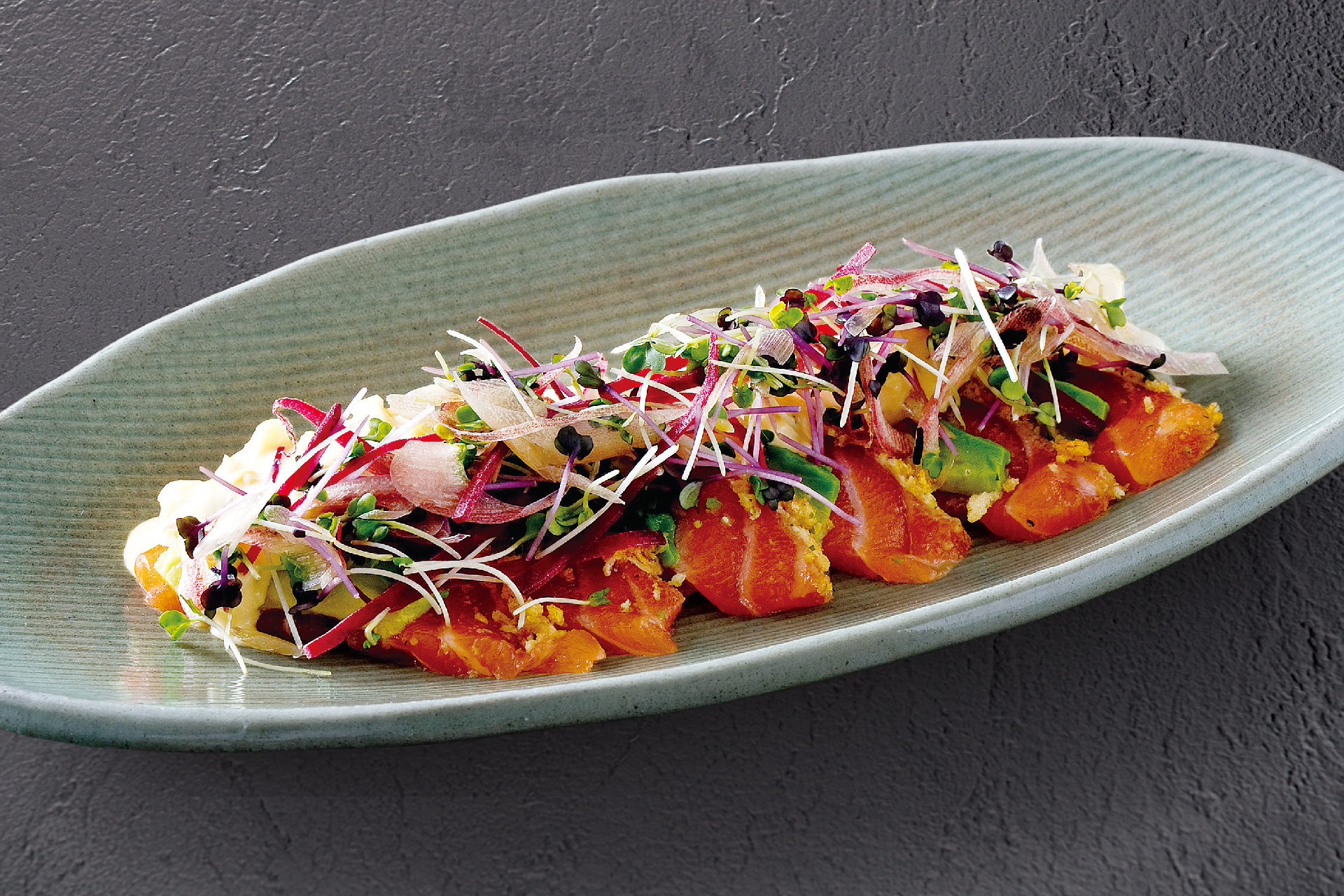 サーモンとアボカド タルタルソース