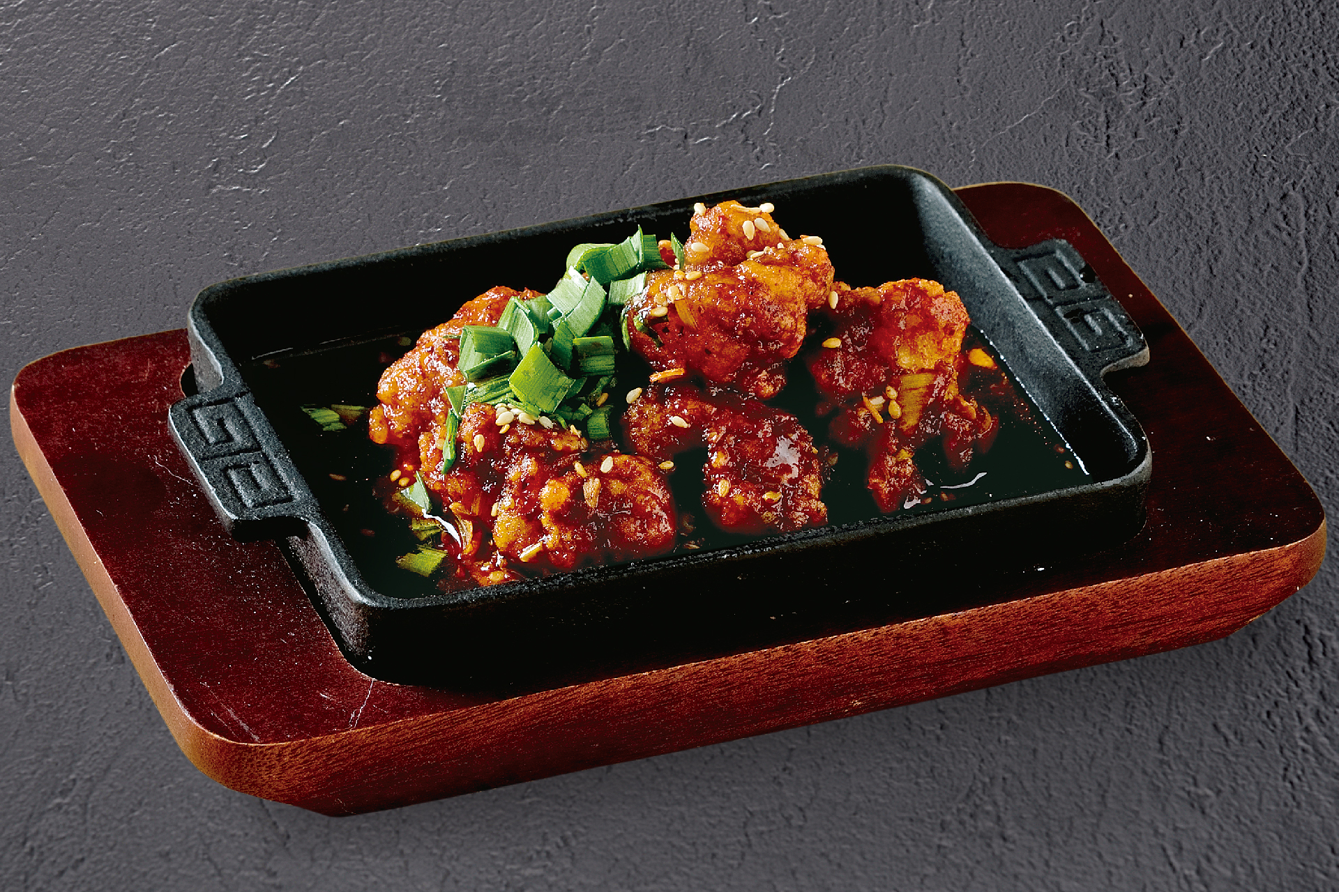 香味辣油 ピリ辛牛ホルモンの鉄板焼き