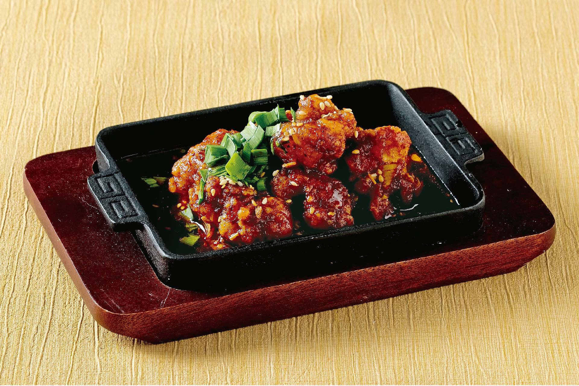 香味辣油 ピリ辛牛ホルモンの鉄板焼き