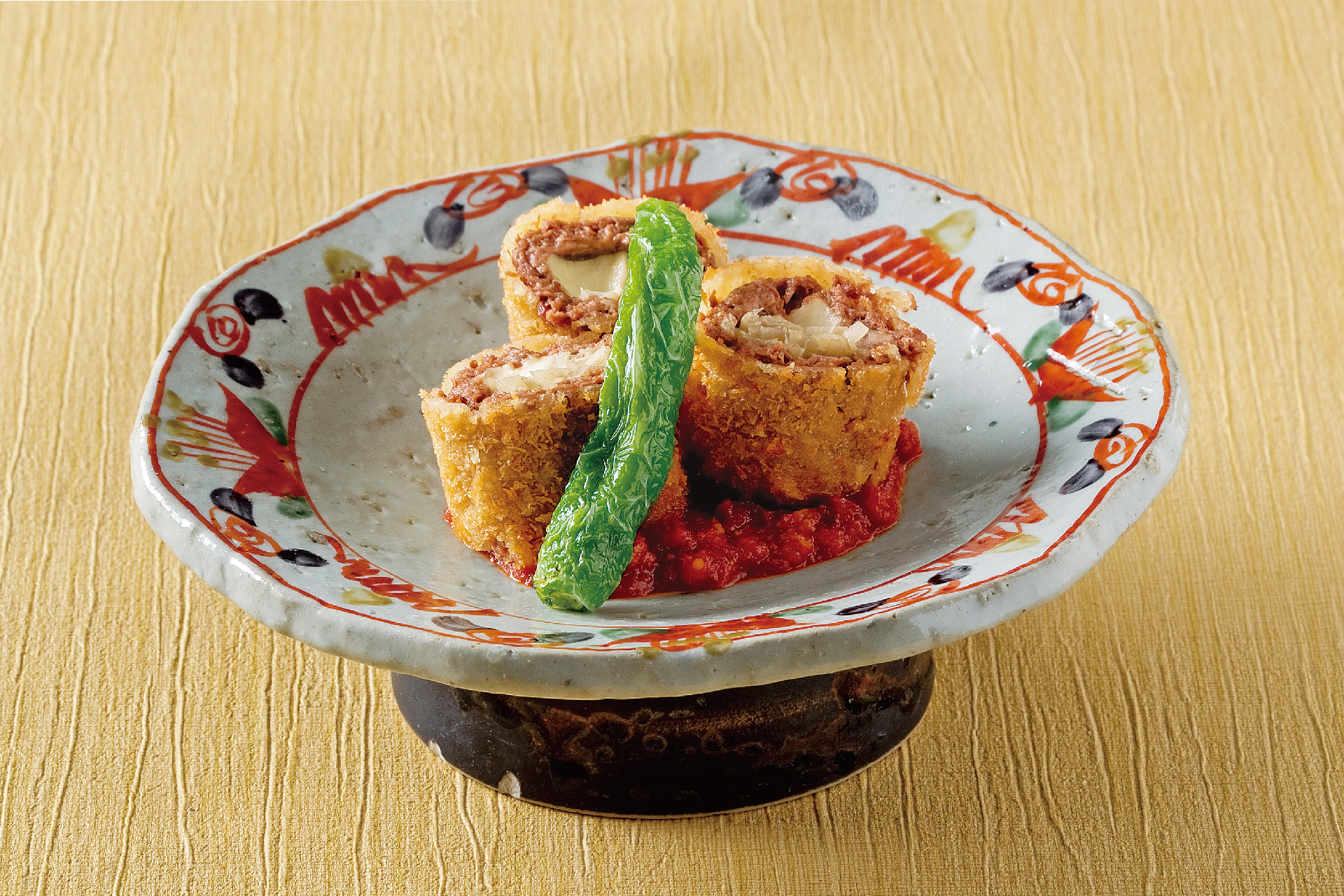 牛肉と牛蒡のチーズかつ 特製トマトソース