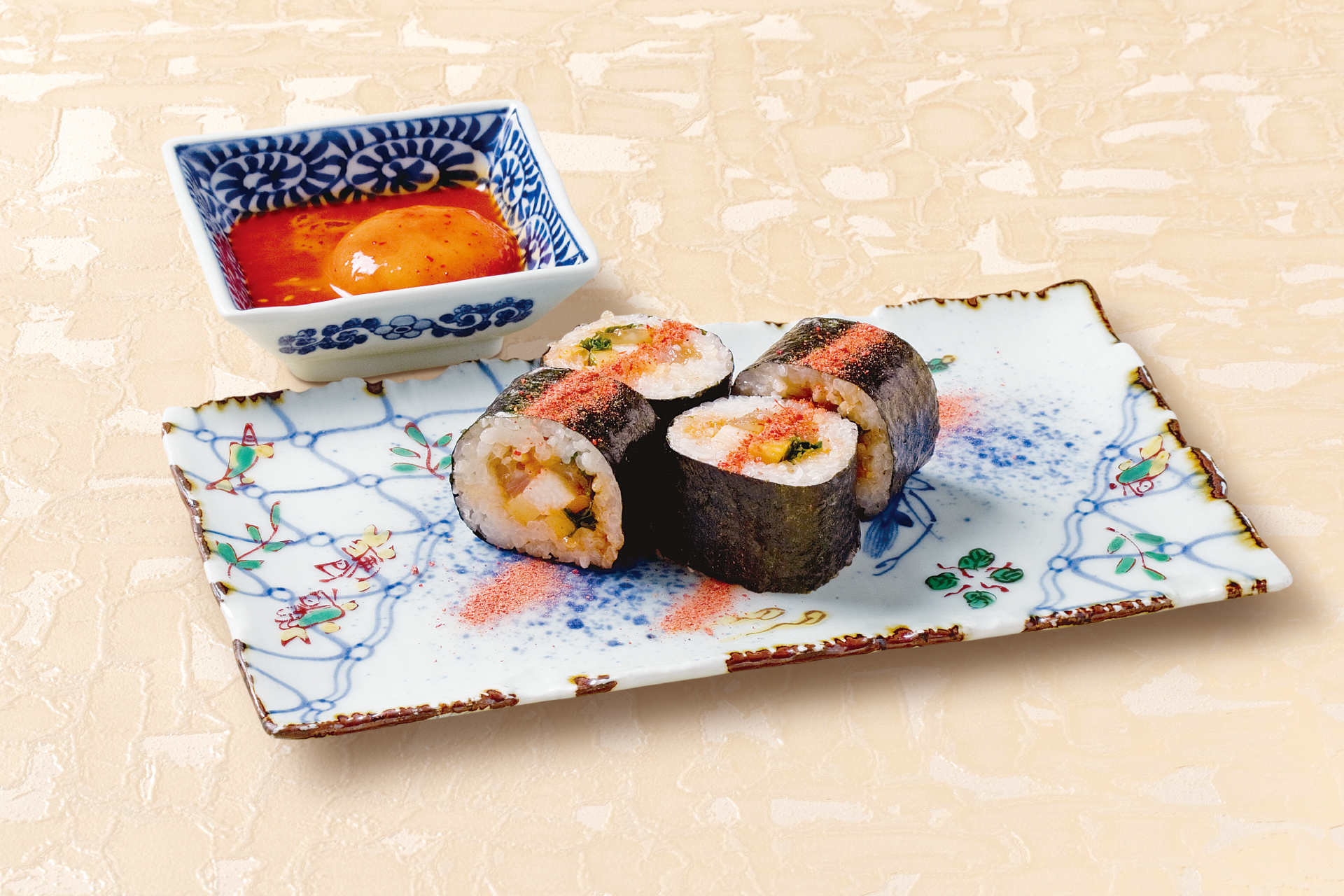 桜鯛と春野菜のユッケ巻き寿司 卵黄ソース