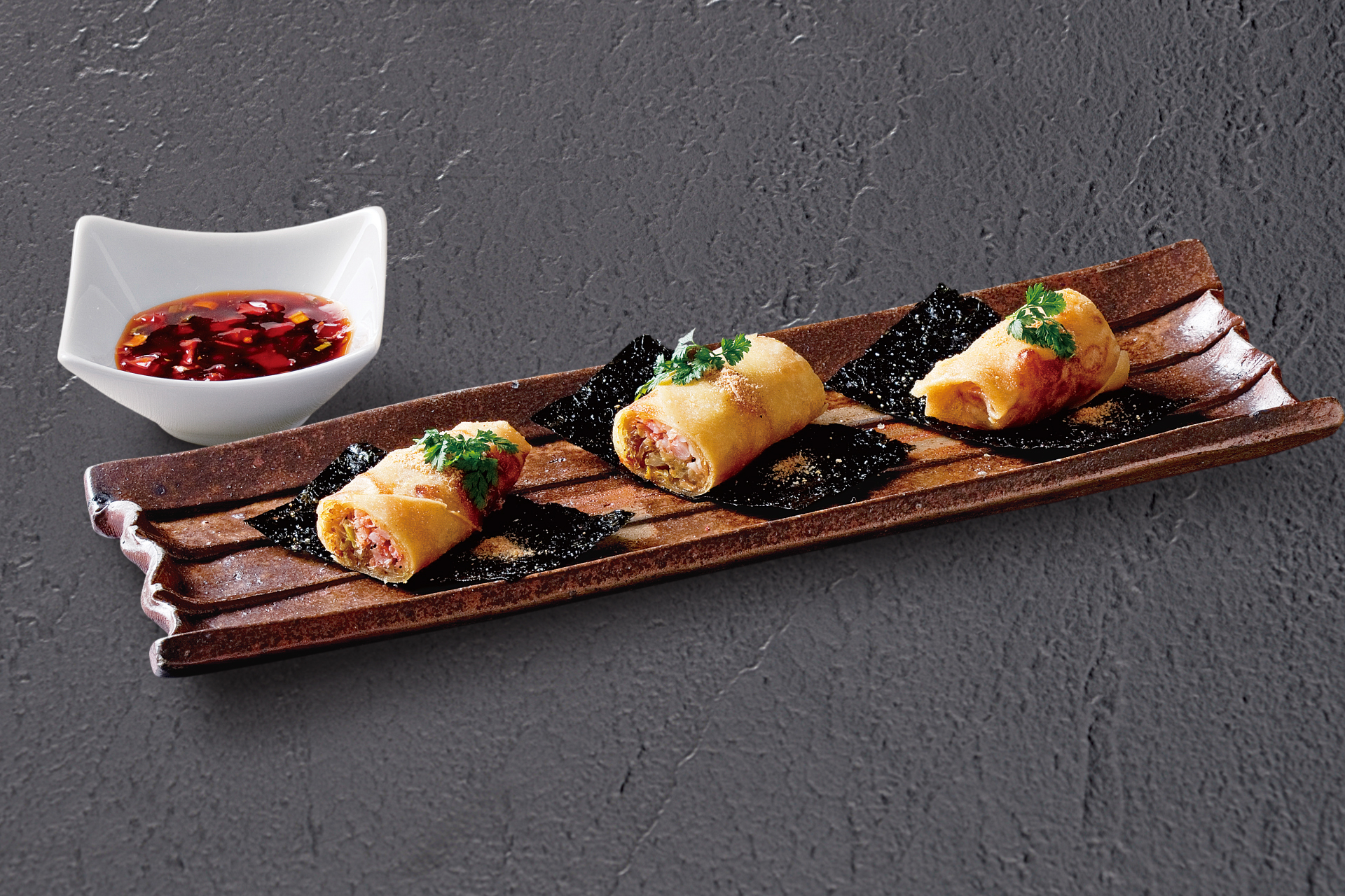 桜海老の春巻き 発酵唐辛子黒酢ソース