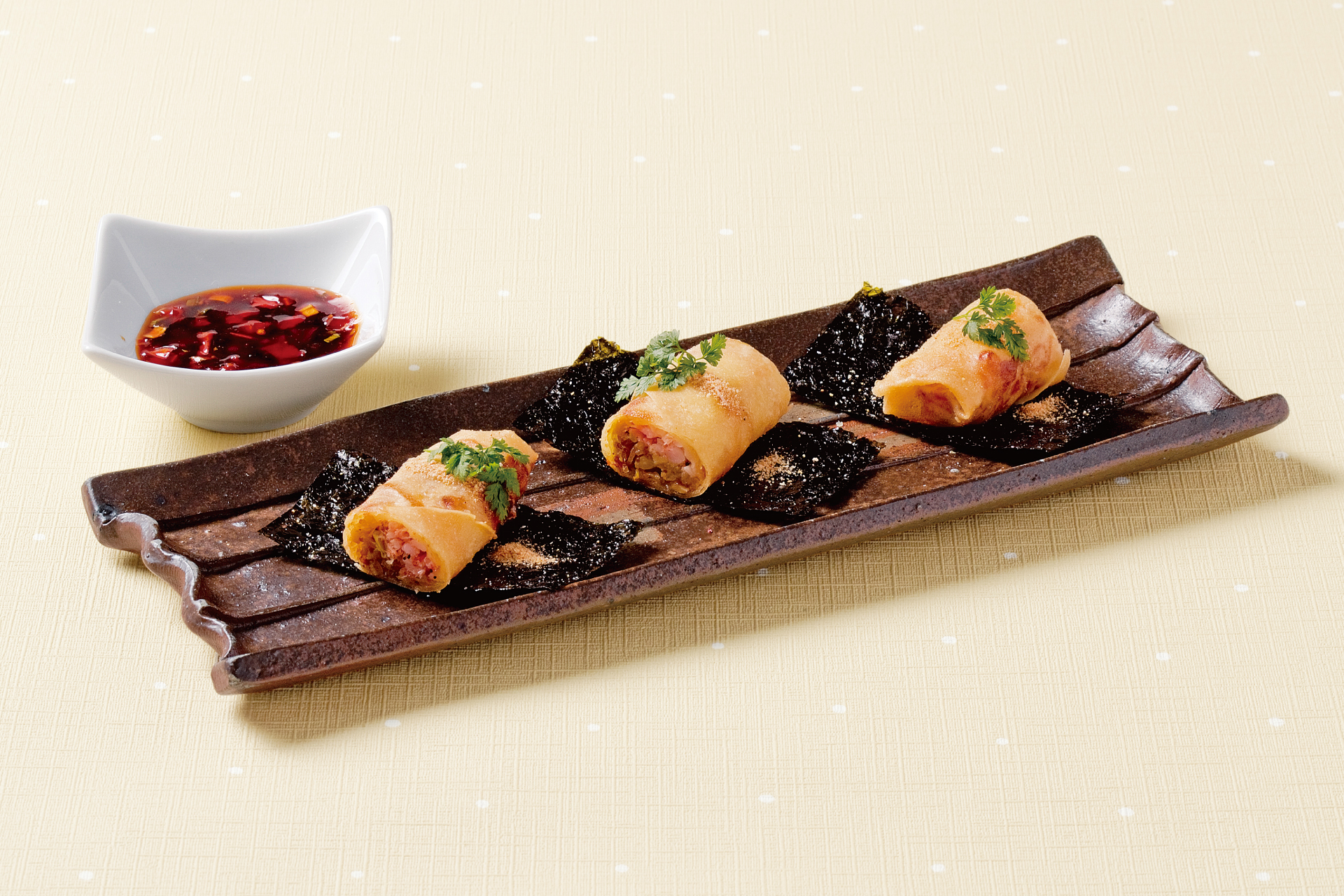 web_桜海老の春巻き 発酵唐辛子黒酢ソース
