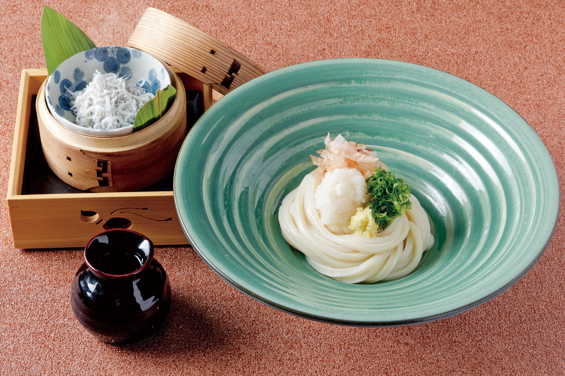しらすたっぷりおろしの蒸籠蒸しおうどん
